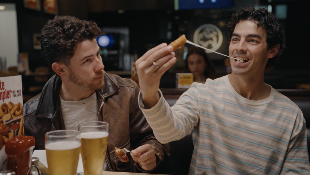 BUFFALO WILD WINGS X JONAS BROTHERS “ULTIMATE SAMPLER”